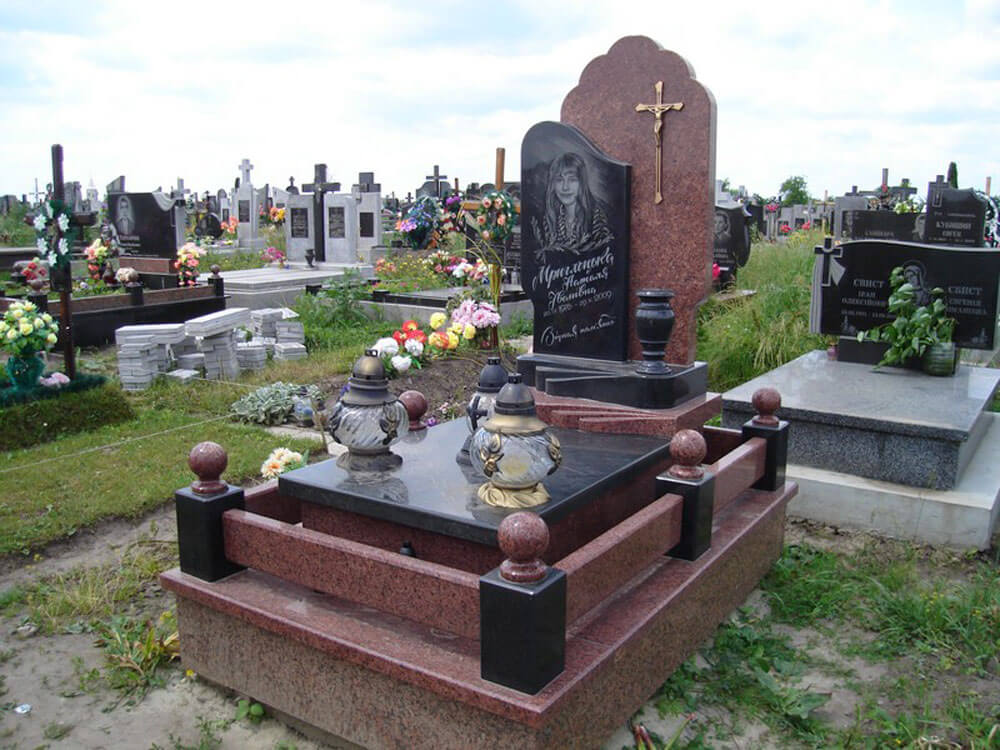 Готовые памятники на могилу фото